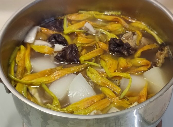 金针菇排骨汤做法