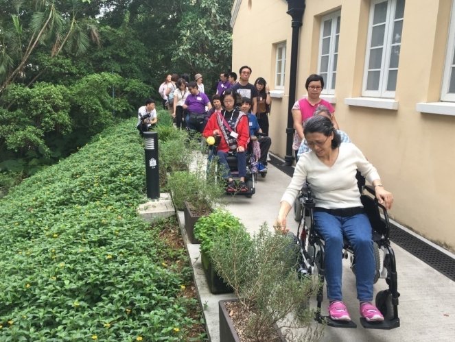 老人无障碍旅游