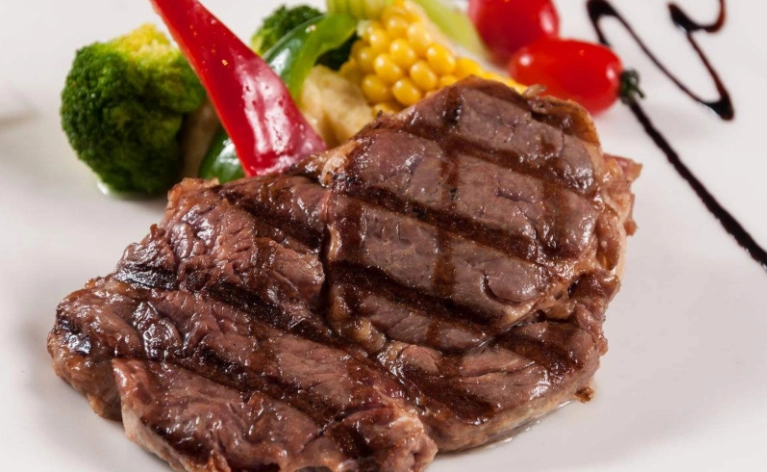 快速解凍牛排方法