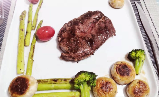 蘑菇配牛排食譜