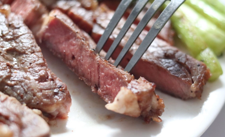 快速解凍牛排方法