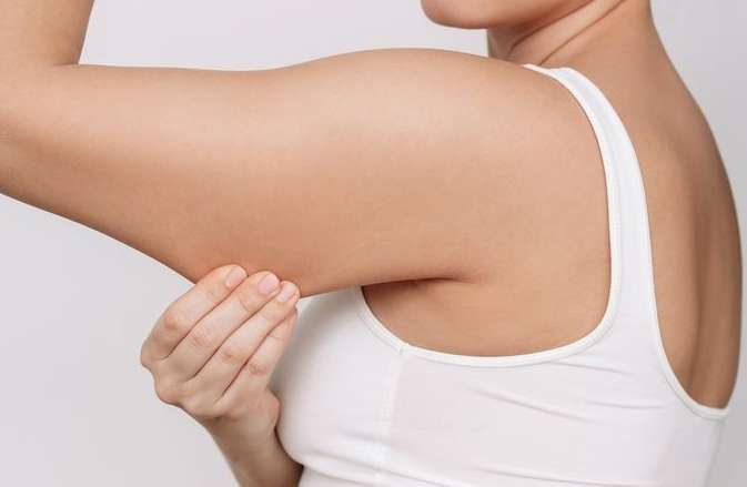 手臂瘦不下來原因