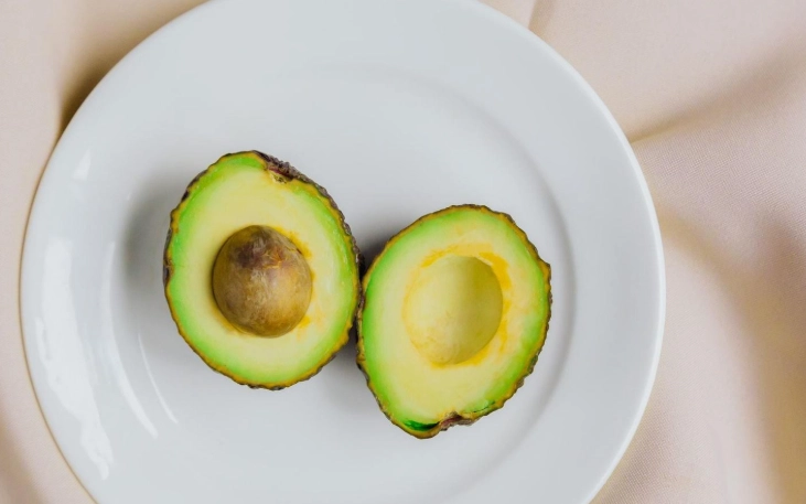 如何判斷牛油果熟了