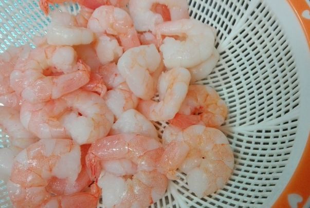 如何快速解凍蝦仁