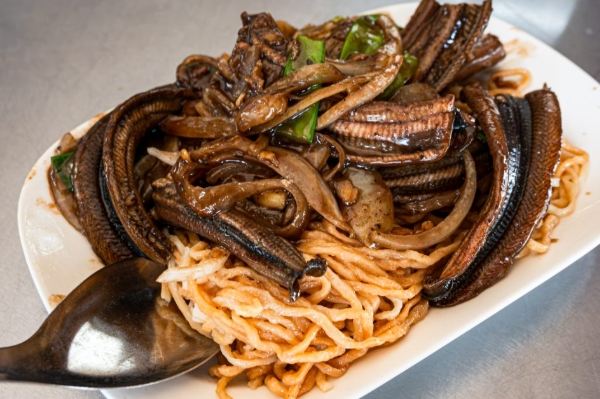 鱔魚意麵食譜