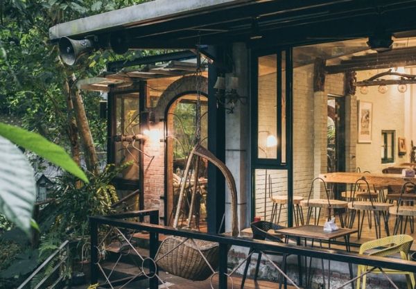 台北咖啡廳夜景