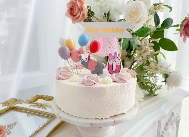 一歲寶寶吃蛋糕