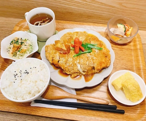 捷運站出口餐廳 捷運站出口餐廳