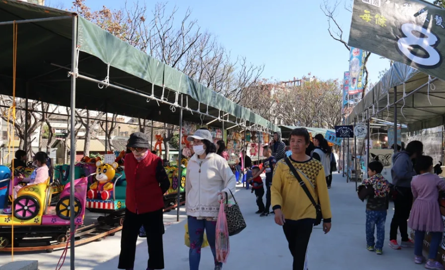 假日花市停车场