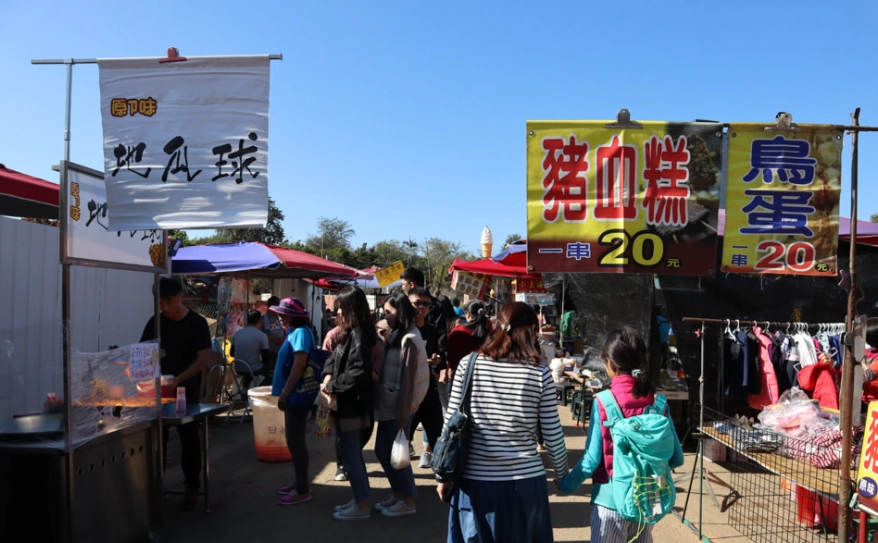 假日花市停车场