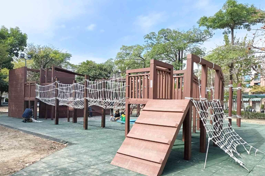 儿童游乐场安全