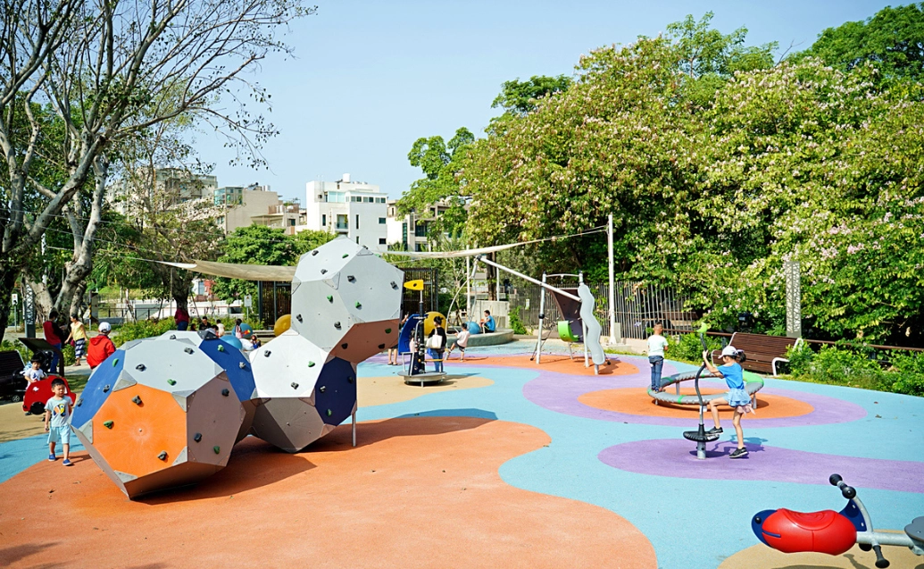 儿童游乐场安全