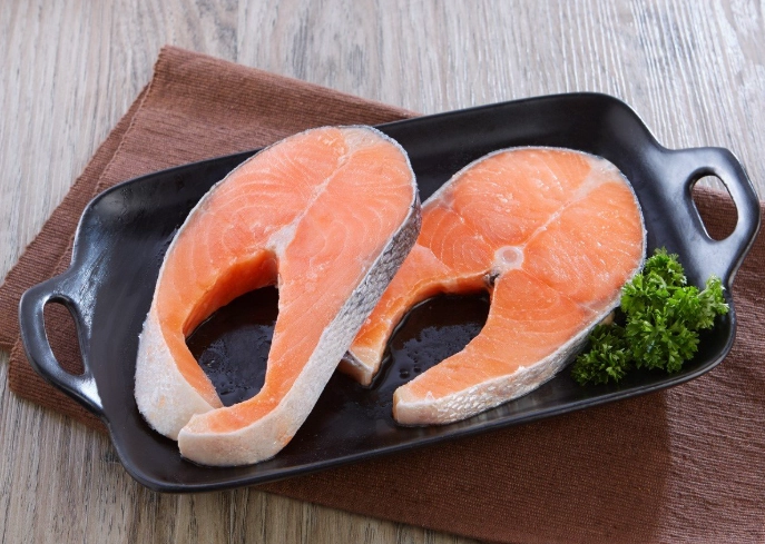 急凍三文魚魚鱗處理方法