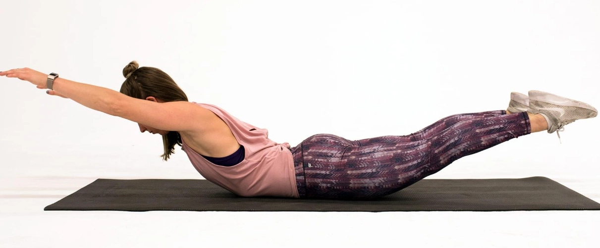 女性背部徒手训练