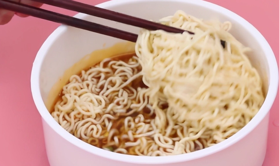 喝酒後吃泡麵
