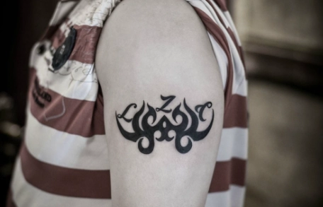 紋身左右手選擇