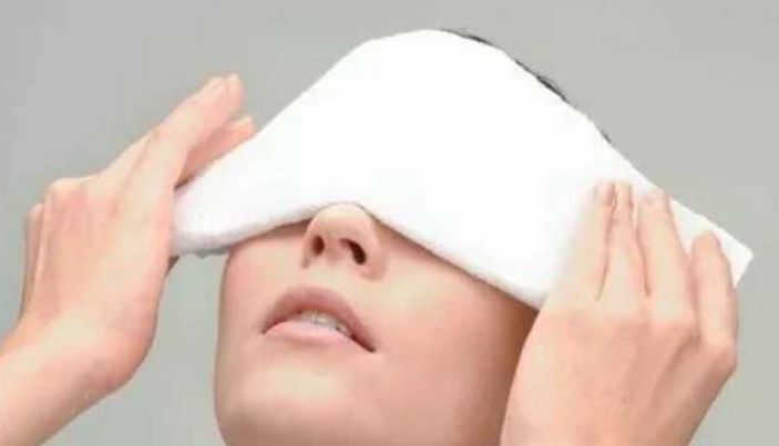 眼部叮咬消腫方法