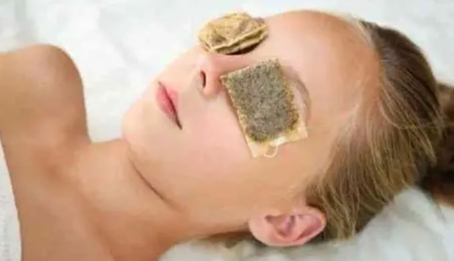 眼部叮咬消腫方法