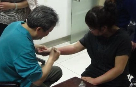 刮痧治療中暑 刮痧治療中暑