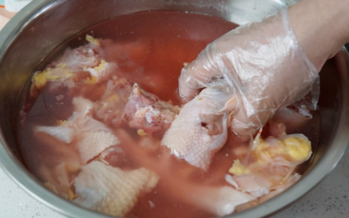 麵粉清洗雞肉方法