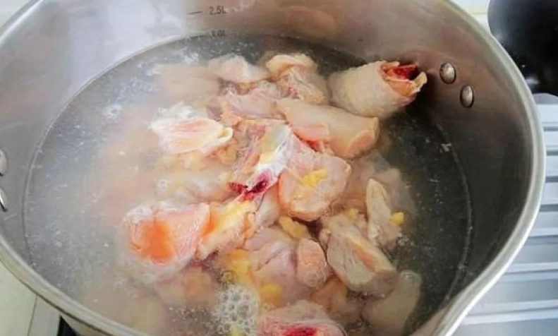鸡肉焯水
