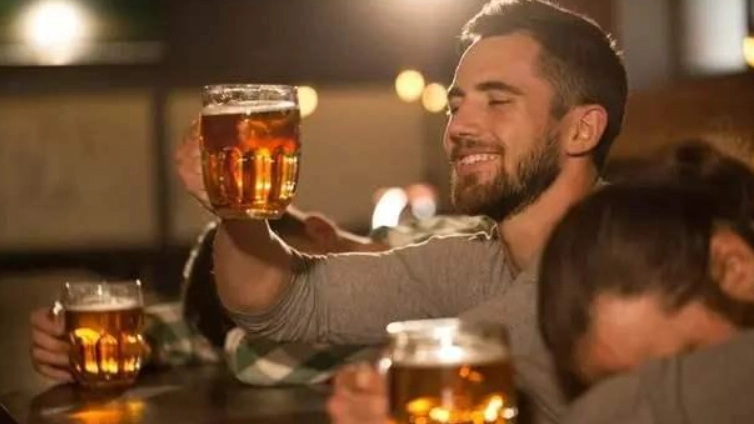 邊喝酒邊喝水好處