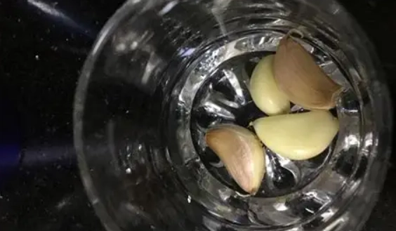 剥蒜不沾手 剥蒜不沾手