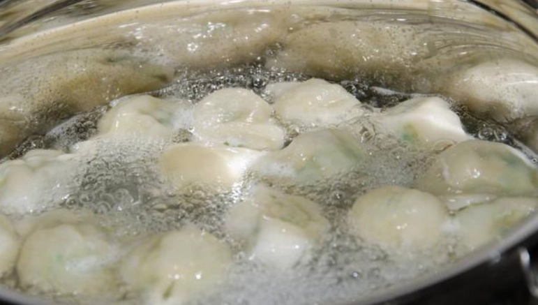 煮水餃的水煮湯
