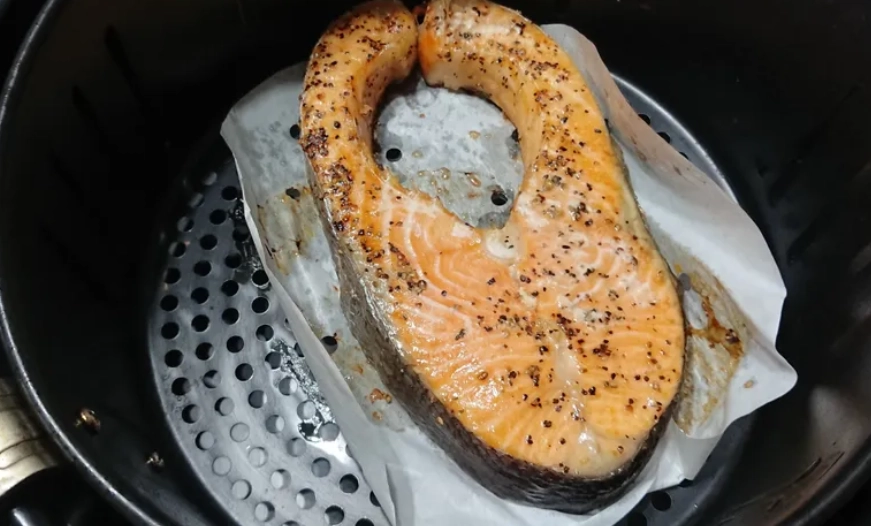 冷凍鮭魚氣炸鍋做法