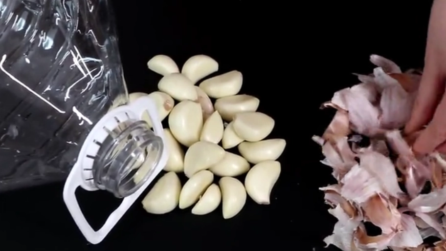 剥蒜不沾手 剥蒜不沾手