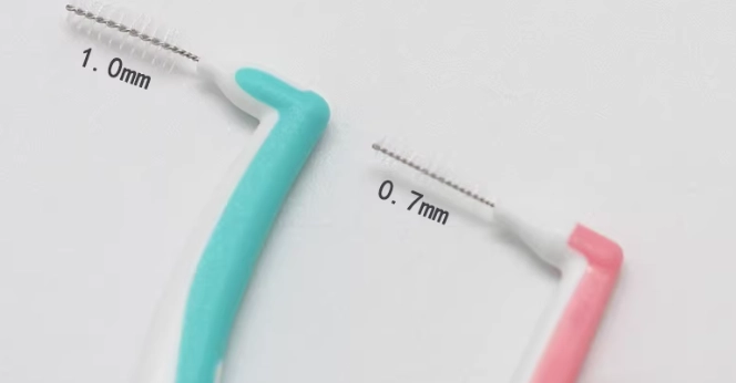 牙間刷清潔牙縫