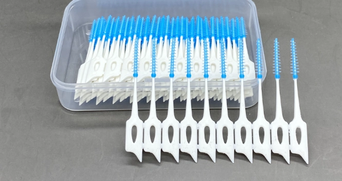 牙間刷清潔牙縫