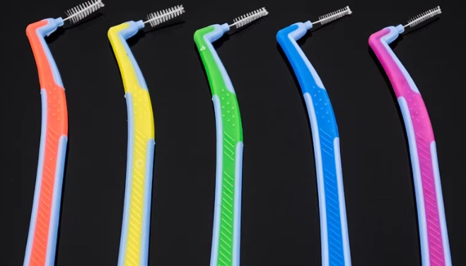 牙間刷清潔牙縫