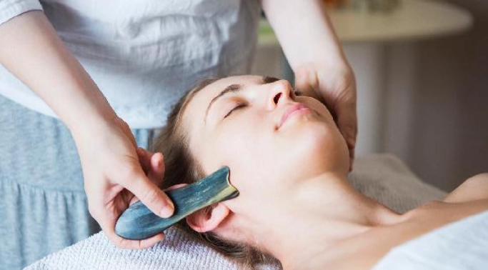 刮痧緩解頭痛