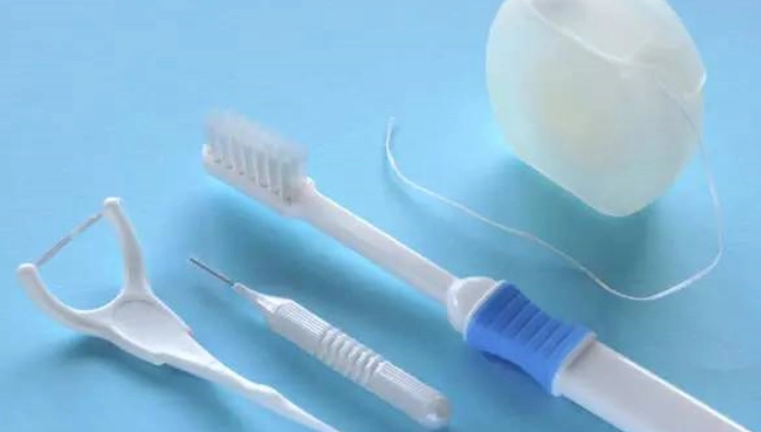 牙線棒正確用法