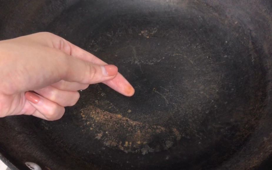 鐵鍋燒焦 鐵鍋燒焦