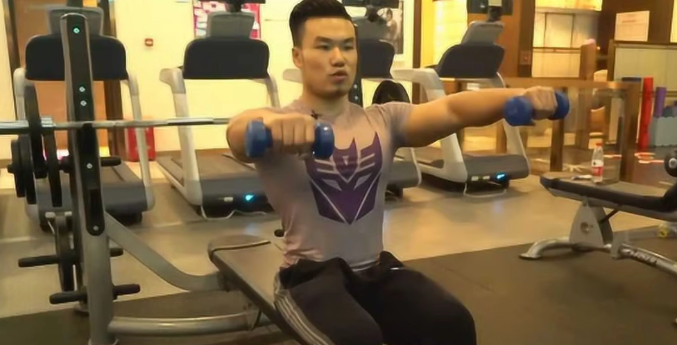 三角肌啞鈴訓練